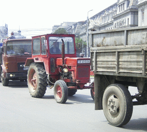 Protest cu tractoare la Bra�ov