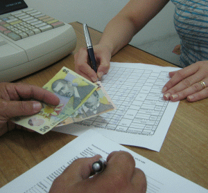 În octombrie, mai puţine credite, depozite la acelaşi nivel