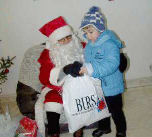 Moş Crăciun a împărţit din nou cadouri la ziarul "BURSA"