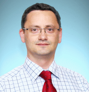 Iulian Alexe, director marketing al "Edenred" România, are 39 de ani şi este căsătorit. A absolvit Facultatea de Electrotehnică din cadrul Universităţii Politehnice Bucureşti. Are o experienţă de 13 ani în management şi de 8 ani în B2B marketing. Hobby-uri: fotografia, călătoriile, biking.