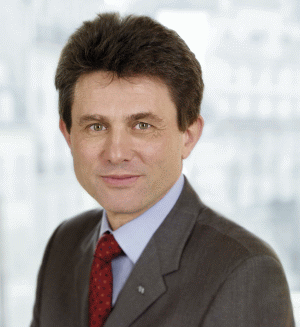 Directorul general al AXA, Henri de Castries.