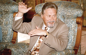 Emil Constantinescu a fost preşedintele României în perioada 29 noiembrie 1996 - 20 decembrie 2000.