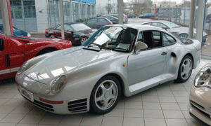 În noiembrie anul trecut, acţionarii "Porsche" au votat în favoarea vânzării de acţiuni în sumă de 5 miliarde euro pentru facilitarea fuziunii, prin reducerea datoriilor.