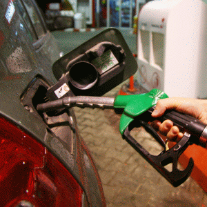Nou val de scumpiri pe piaţa carburanţilor