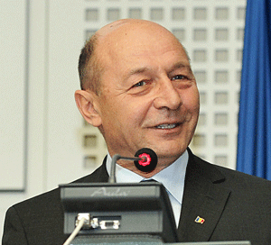 Traian Băsescu mai susţine că nu este neapărat partizanul comasării Gărzii Financiare şi a Vămilor în cadrul ANAF.