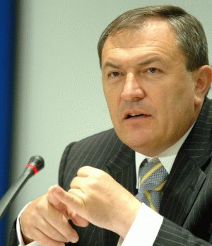 "Privatizarea trebuie reluată urgent", a declarat Mircea Ursache.