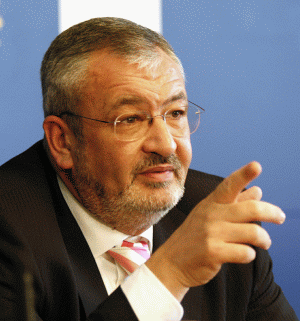 Sebastian Vlădescu, fost ministru de Finanţe: Modificarea fiscalităţii, nocivă