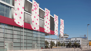  "T-Mobile" este al patrulea furnizor de servicii de telefonie mobilă din SUA, iar negocierile sale de fuziune cu "Sprint Nextel" Corp., a treia companie americană de profil, au eşuat.