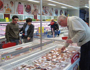 Analiştii spun că alimentele rămân scumpe