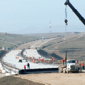 Unii analişti, încrezători în programul Guvernului pe infrastructură