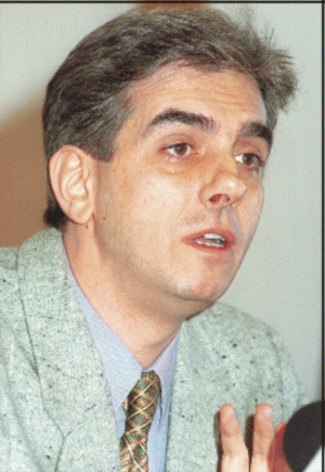 Eugen Nicolăescu nu demisionează dacă Parlamentul adoptă o moţiune simplă pe sănătate