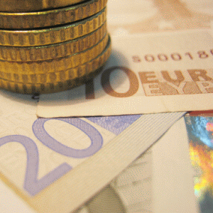 Investiţiile străine directe au urcat la 294 milioane de euro