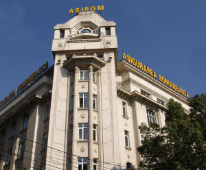 Mai mulţi minoritari ai "Asirom" cer socoteală conducerii pentru situaţia companiei