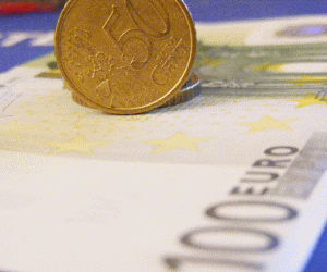 Anul acesta, acţiunile "L"Oreal" au crescut cu aproape 3% la Bursa din Paris, valoarea de piaţă a companiei fiind de 51,6 miliarde euro.