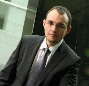 "Pentru anul 2011 estimăm o creştere atât a numărului de cazuri procesate, cât şi a valorii portofoliului de creanţe. Din luna ianuarie 2011, până în acest moment, am procesat deja aproape 200.000 de cazuri", opinează domnul Piotr Krupa, preşedintele Kruk S.A.