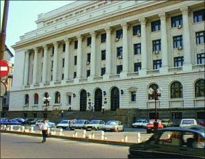 Presiunea asupra leului va persista şi în perioada următoare