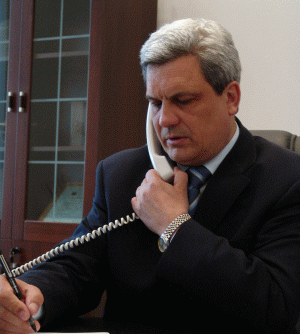 "Eu personal, care am fost angajat la Petrom, aş vrea să vindem cu un leu mai mult decât a fost vândut pachetul celălalt de la Petrom", a spus Ion Ariton.