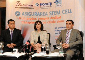 Domnii Antonio Souvannasouk, managing partner Asigest (stânga), doamna Anca Băbăneaţă, CEO Platinum Asigurări şi domnul Cristian Lăcraru, director de marketing şi comunicare Biogenis.