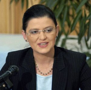 Ministrul Transporturilor, Anca Boagiu, a precizat că vrea ca, până la sfârşitul anului, să contracteze toată suma alocată de Uniunea Europeană prin Programul Operaţional Sectorial Transport (POST), în valoare de 5,7 miliarde euro până în 2014.