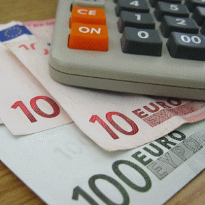 Investiţiile străine directe au scăzut cu 28,7% în primele patru luni