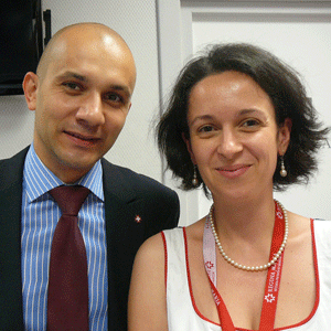 Doamna Cristiana Vago, manager PR şi marketing în Reţeaua de Sănătate Privată Regina Maria, şi domnul Ştefan Georgescu, clinic manager Regina Maria Sun Plaza.