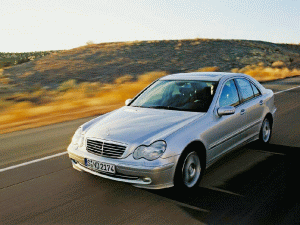 "Mercedes": Vânzările de autoturisme premium vor creşte