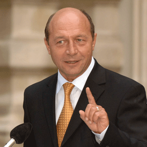 Băsescu: Trebuie să vedem dacă mai pot rămâne în guvern miniştrii care nu s-au ocupat de investiţii