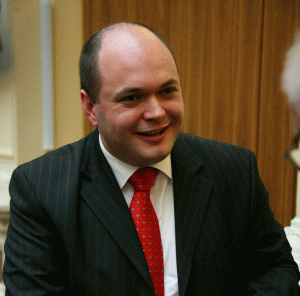 "Dacă toate creditele neperformante nu ar mai fi recuperate, băncile au suficiente provizioane pentru ca diferenţa să nu afecteze foarte mult capitalul", a declarat Ionuţ Dumitru.