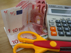 Euro, sub presiunea temerilor legate de criza datoriilor