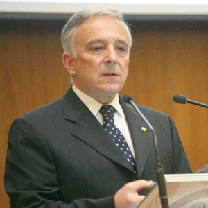 Isărescu: Dobânda cheie de 6,25% va duce inflaţia spre ţintă