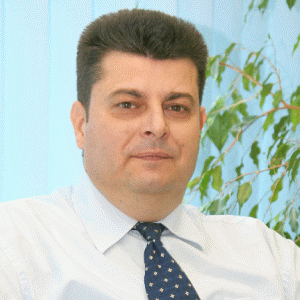 Domnul Dan Zamonea, director general al Roche România.