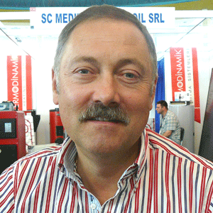 Domnul Cornel Ichim, directorul general al firmei de familie "Orac Décor" SA din Bucureşti, s-a născut în anul 1958, în oraşul Rădăuţi - Suceava. A absolvit Academia Forţelor Terestre. Este căsătorit, are două fiice şi un fiu. Întreaga sa familie are activităţi în domeniul decoraţiunilor. Hobby: vânătoarea şi călătoriile.