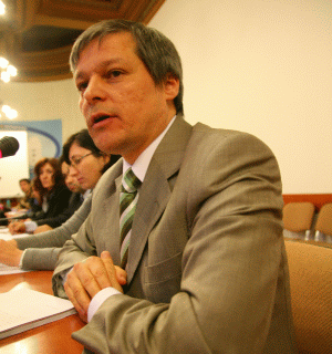 "O eventuală decizie privind regionalizarea ar putea să aducă un plus şi modului cum sunt utilizate fondurile europene", a spus comisarul european Dacian Cioloş.