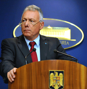 "Eu rămân la ideea de a introduce o taxă de poluare cu ocazia înmatriculării maşinii în România", a declarat Laszlo Borbely.