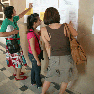 Furtul intelectual a devenit o chestiune atât de răspândită încât nimeni nu îl mai consideră o infracţiune, acest lucru afectându-i, din nefericire, şi pe cei cinstiţi, care intră, la grămadă într-un malaxor care pretinde că educă oameni.