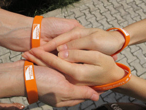 World Vision România a lansat "Brăţara bunătăţii", o nouă iniţiativă de strângere de fonduri