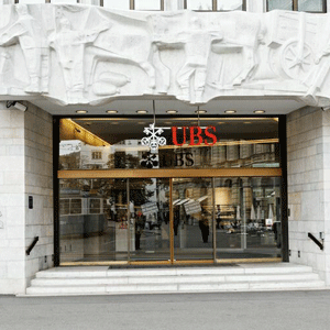 UBS îşi reduce cheltuielile cu 2,5 miliarde dolari
