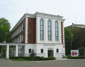 "Antibiotice" vinde medicamente de 50 de milioane de lei prin "Pharma" Iaşi