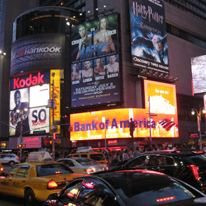 La sfârşitul lunii iunie, "Bank of America" avea 288.000 de angajaţi. 