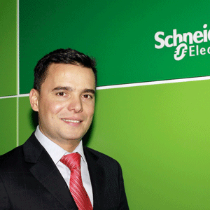 Statul trebuie să asigure mai multe stimulente pentru utilizarea maşinilor electrice 