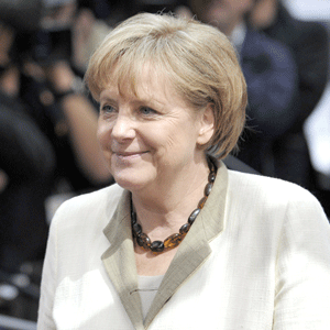 Angela Merkel: "Euro nu poate fi lăsat să se prăbuşească şi nu se va prăbuşi".