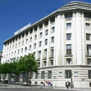 "BNP Paribas" vrea să calmeze temerile investitorilor legate de îndatorare şi capacitatea sa de finanţare.