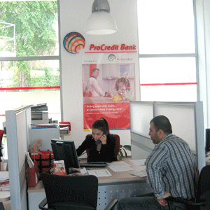 ProCredit Bank şi BEI finanţează IMM-urile cu 20 de milioane de euro 