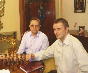 Domnii Claudiu Meghişan Juncu (stânga), director economic, şi Florin Faur, director marketing "Nord Simex" SRL din Satu Mare.