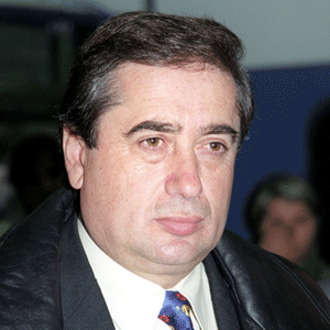 "Să mulţumim lui Dumnezeu că ne-a dat un an agricol bun. Guvernul nu are nicio legătură cu rezultatele economice din această perioadă. Pentru finalul lui 2011, şi mai ales pentru începutul lui 2012, estimăm o adâncire a crizei, care se prelungeşte dramatic peste termenul prevăzut", a declarat Ioan Niculaie.