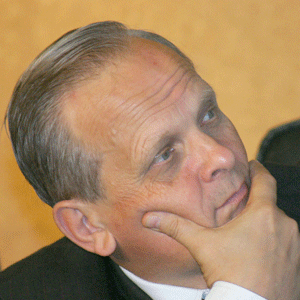 Theodor Stolojan: Situaţia sistemului bancar din România nu este tocmai "roz"