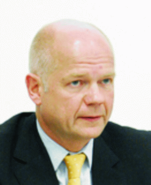 Ministrul britanic de externe: "Euro este ca o casă în flăcări, fără ieşiri"