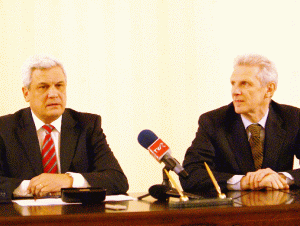 În prezenţa celor doi demnitari (Ion Ariton, stânga, şi Andrei Fursenko) au mai fost semnate: Programul de Cooperare între Ministerul Învăţământului şi Ştiinţei al Federaţiei Ruse şi Autoritatea Naţională pentru Cercetare Ştiinţifică a României în domeniul dezvoltării colaborării tehnico-ştiinţifice; Acordul între Camera de Comerţ şi Industrie Prahova din România şi Agenţia Economico-informaţională Ruso-Balcanică (Rusbalkaninform), privind deschiderea pe teritoriul Federaţiei Ruse a Reprezentanţei CCI Prahova; Acordul de cooperare în Consiliile de Afaceri pentru cooperarea dintre România şi Federaţia Rusă.