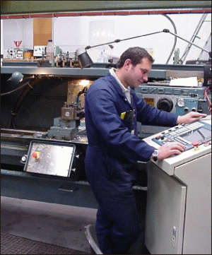 INS: Producţia industrială a crescut cu 6,1% în primul semestru