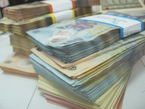 Finanţele au împrumutat 800 milioane lei 